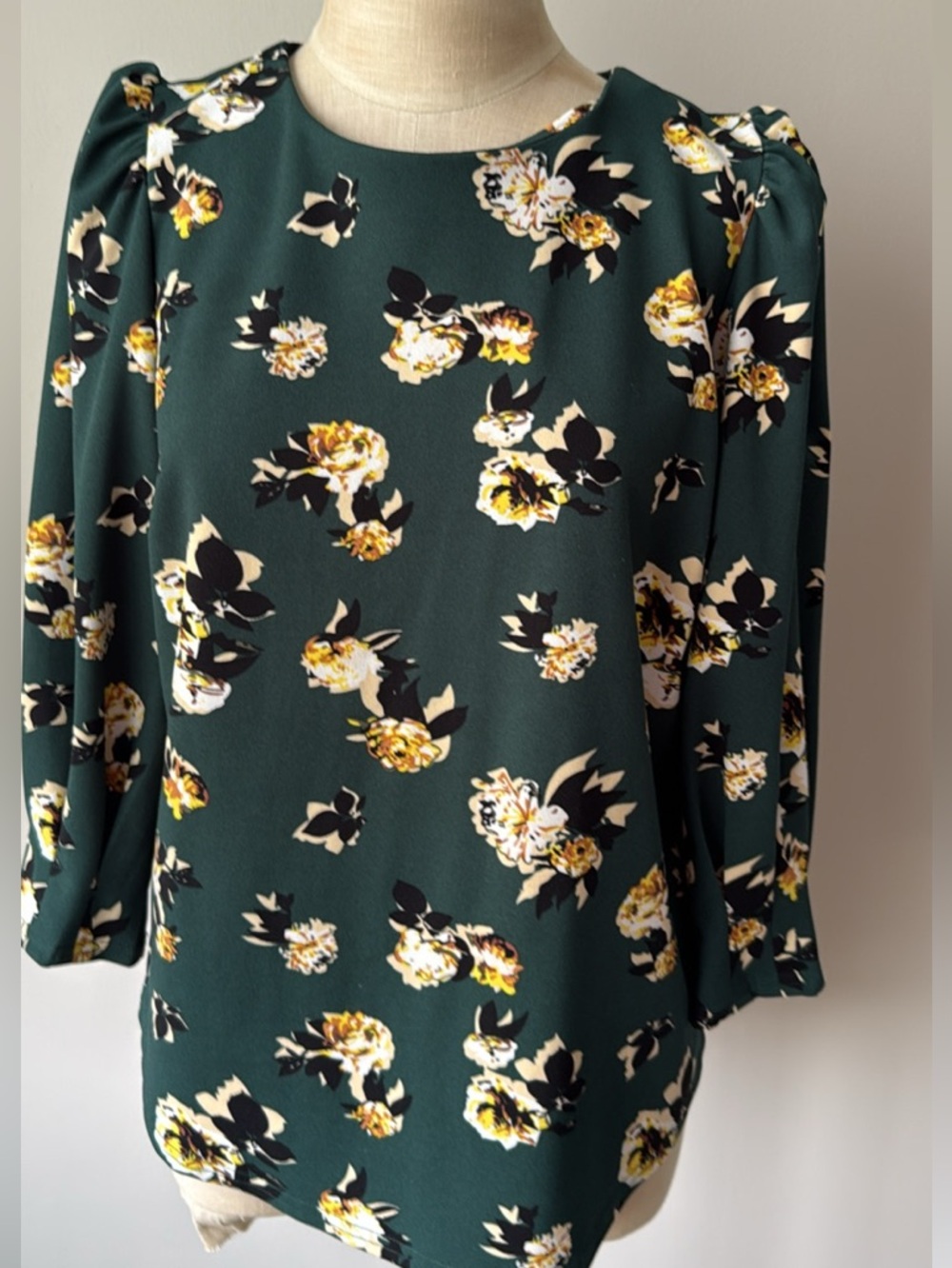 Floral Puff-Sleeve Blouse top size medium